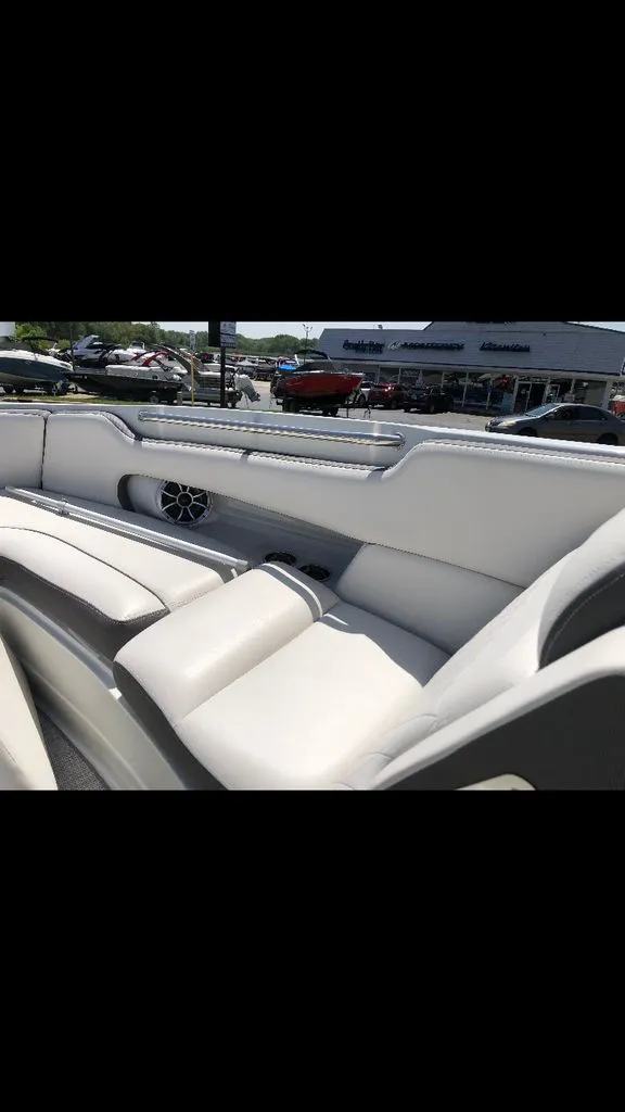 Slide: The Image of Crownline Boats 290 SS 2020 - 6