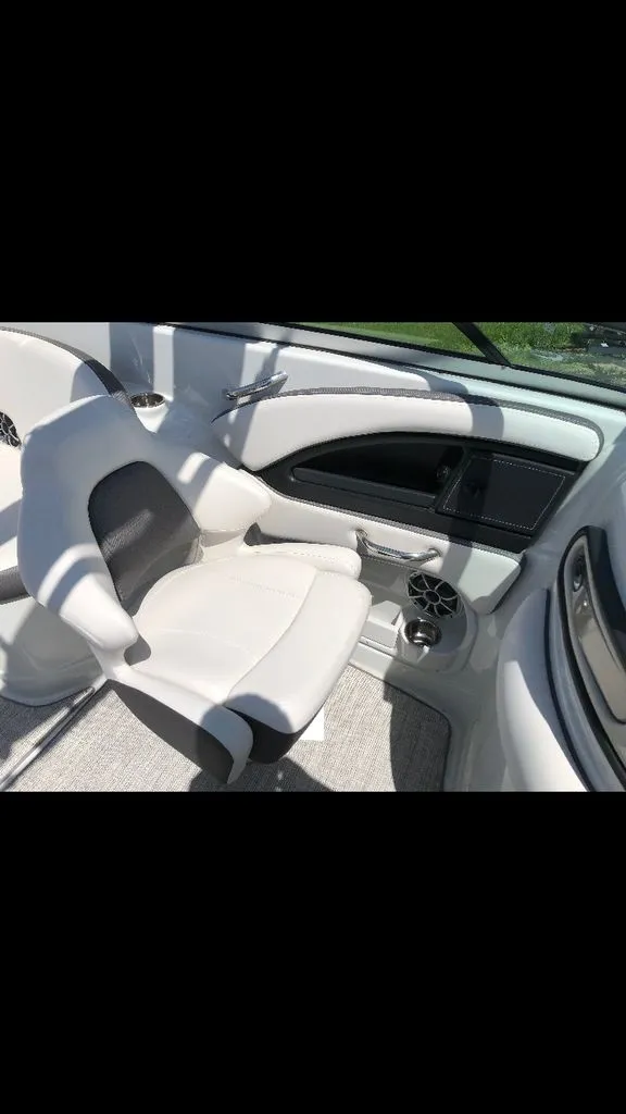 Slide: The Image of Crownline Boats 290 SS 2020 - 7