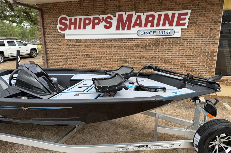 Slide: The Image of 2026 Xpress H18C Crappie boat at Shipp's Marine dealership. - 6