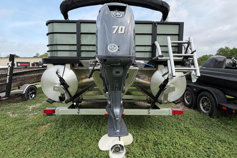Slide: The Image of 2026 Veranda Vista 18VF4 pontoon boat with Yamaha 70 outboard motor, rear view. - 5