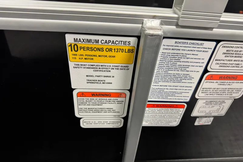 Slide: The Image of Capacity label on 2026 Sun Tracker Party Barge 20 DLX, max 10 persons or 1370 lbs. - 9