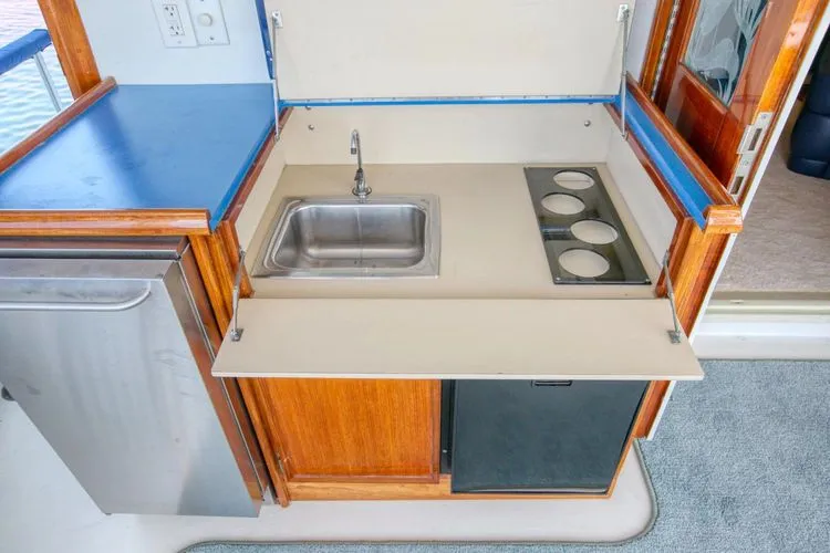 Slide: The Image of 1981 Hatteras 56 My - Image 27 - 27