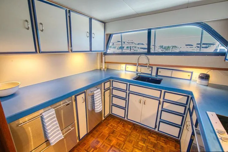 Slide: The Image of 1981 Hatteras 56 My - Image 45 - 45