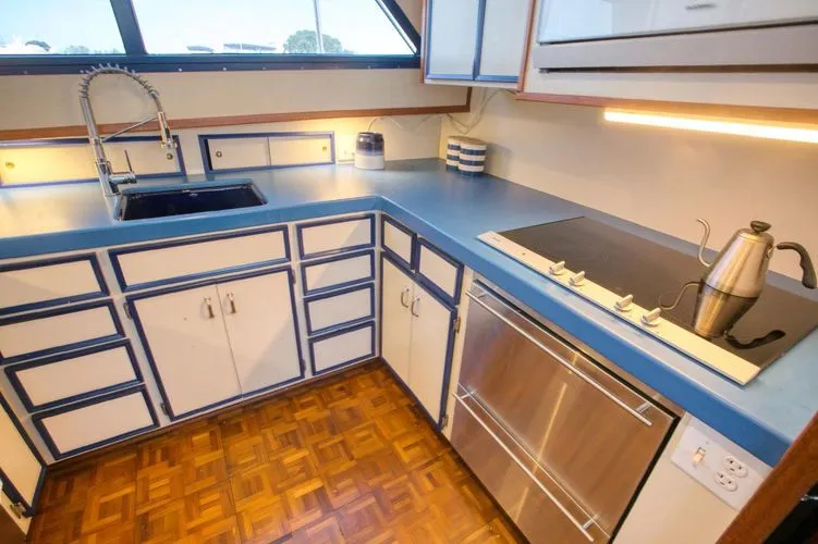 Slide: The Image of 1981 Hatteras 56 My - Image 46 - 46