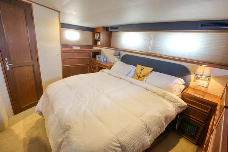 Slide: The Image of 1981 Hatteras 56 My - Image 50 - 50