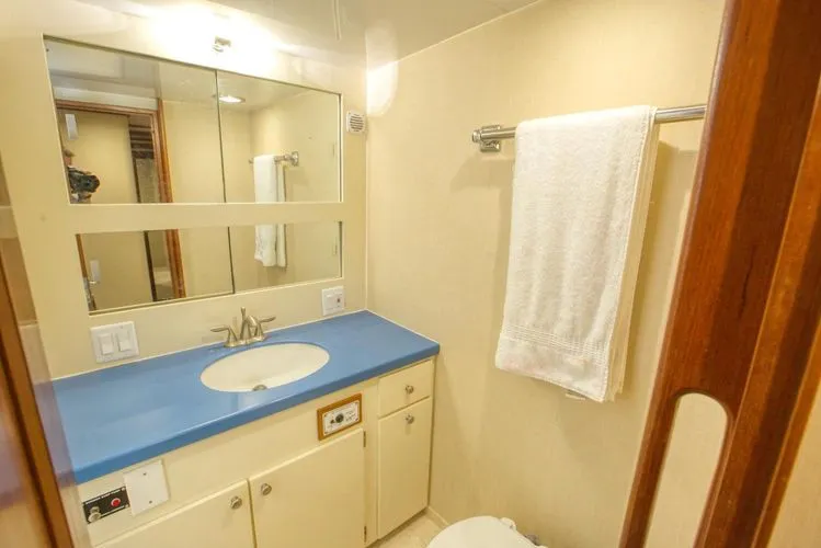 Slide: The Image of 1981 Hatteras 56 My - Image 56 - 56