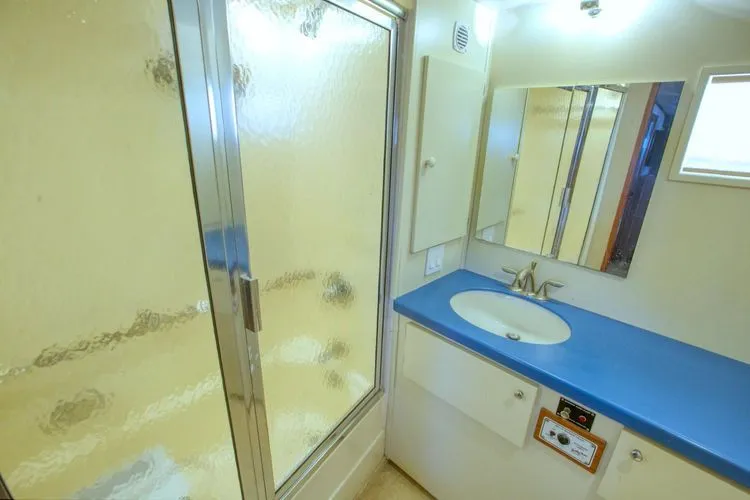 Slide: The Image of 1981 Hatteras 56 My - Image 58 - 58