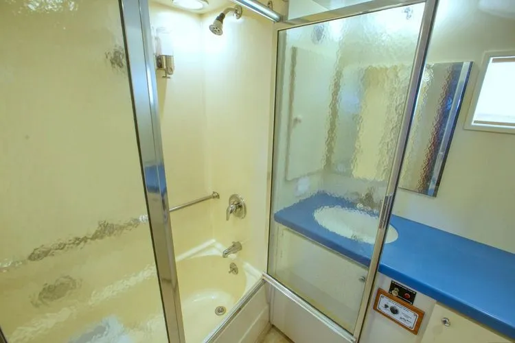 Slide: The Image of 1981 Hatteras 56 My - Image 59 - 59