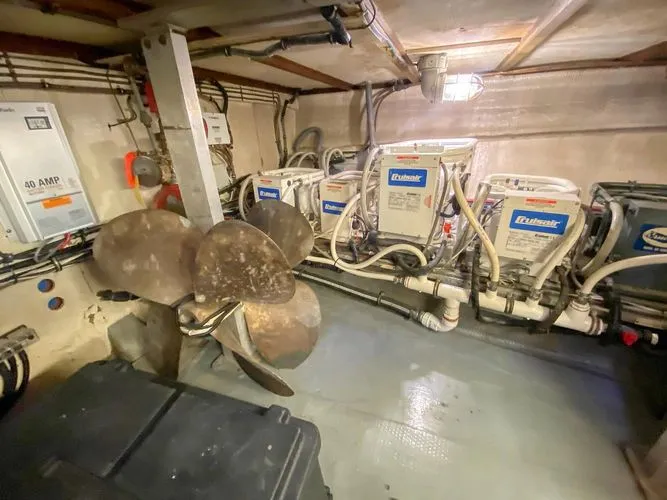 Slide: The Image of 1981 Hatteras 56 My - Image 62 - 62