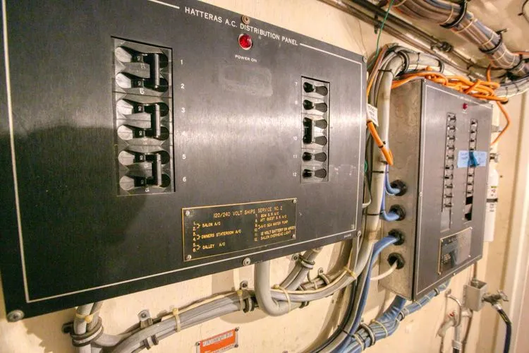 Slide: The Image of 1981 Hatteras 56 My - Image 68 - 68