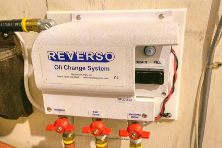 Slide: The Image of 1981 Hatteras 56 My - Image 69 - 69