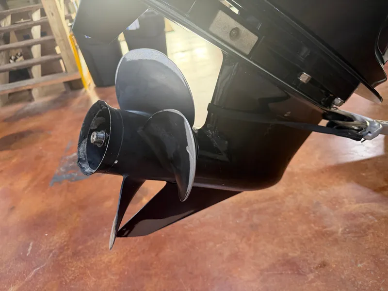 Slide: The Image of Tracker TAHOE T16 2021 - 12