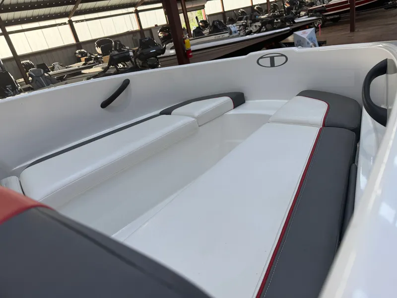 Slide: The Image of Tracker TAHOE T16 2021 - 6