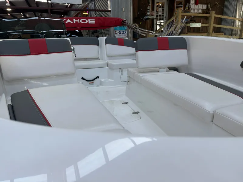 Slide: The Image of Tracker TAHOE T16 2021 - 7