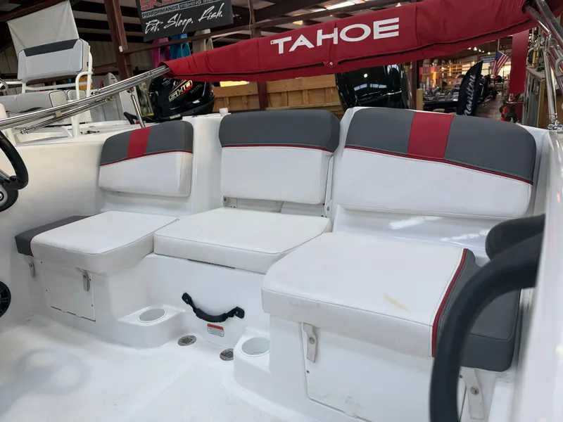 Slide: The Image of Tracker TAHOE T16 2021 - 8