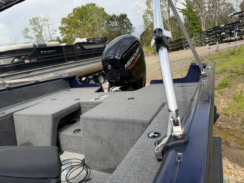 Slide: The Image of Tracker Pro-Guide V175 2023 - 10