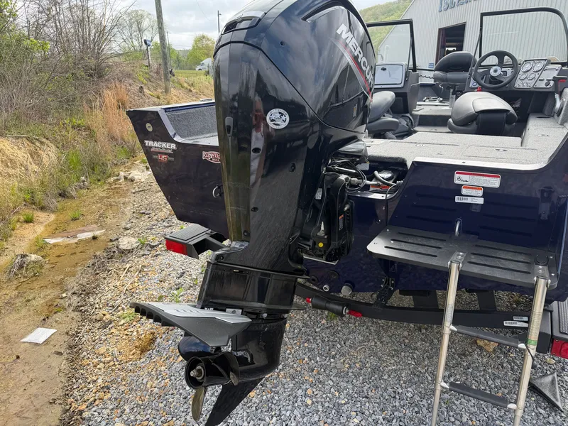 Slide: The Image of Tracker Pro-Guide V175 2023 - 3