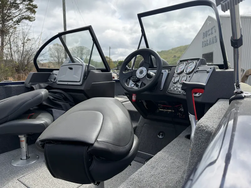 Slide: The Image of Tracker Pro-Guide V175 2023 - 4