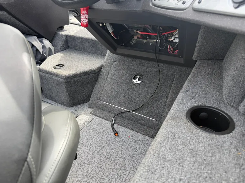 Slide: The Image of Tracker Pro-Guide V175 2023 - 6