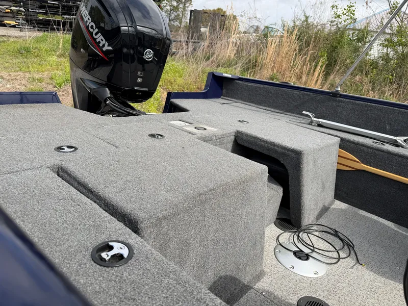 Slide: The Image of Tracker Pro-Guide V175 2023 - 7