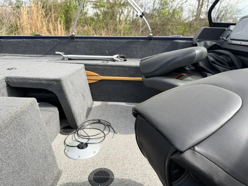 Slide: The Image of Tracker Pro-Guide V175 2023 - 8