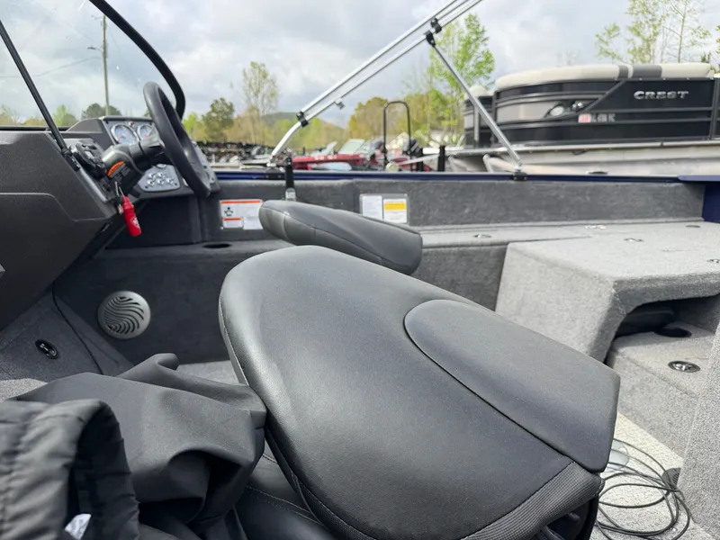 Slide: The Image of Tracker Pro-Guide V175 2023 - 9