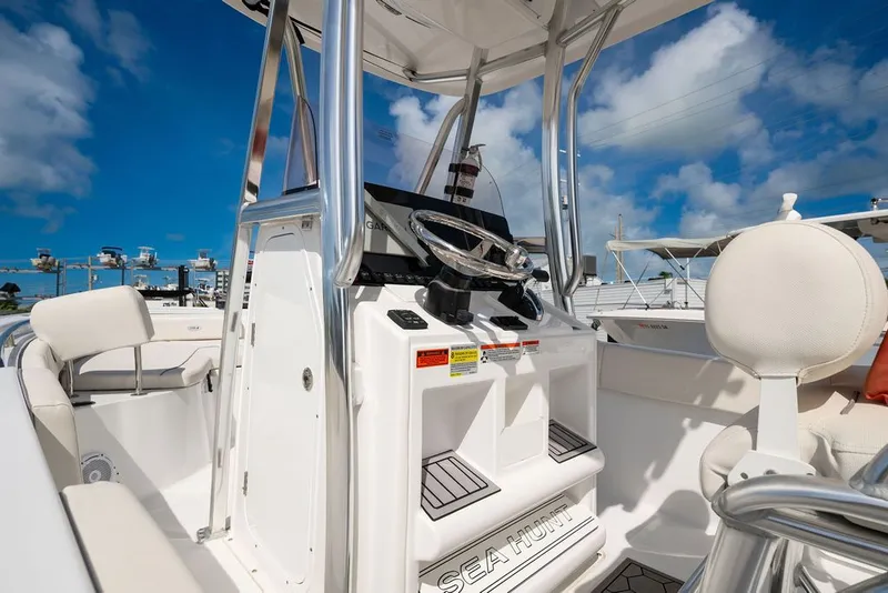 Slide: The Image of Sea Hunt Ultra 234 2023 - 8