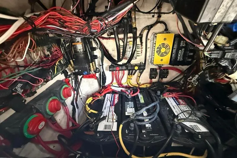 Slide: The Image of Electrical wiring and battery setup in a 2003 Intrepid 289 Center Console boat. - 23