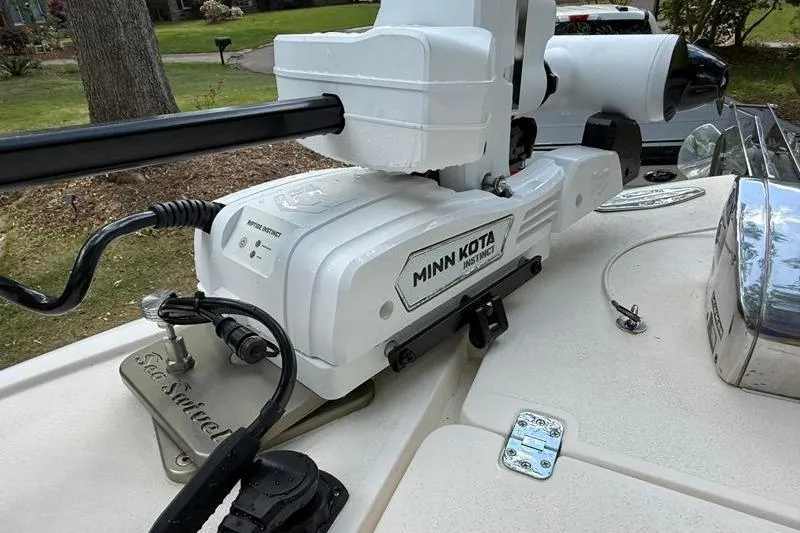 Slide: The Image of Minn Kota Instinct motor on 2003 Intrepid 289 Center Console boat deck. - 33