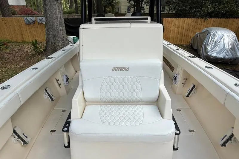 Slide: The Image of 2003 Intrepid 289 Center Console boat with white seating and hexagonal pattern design. - 38