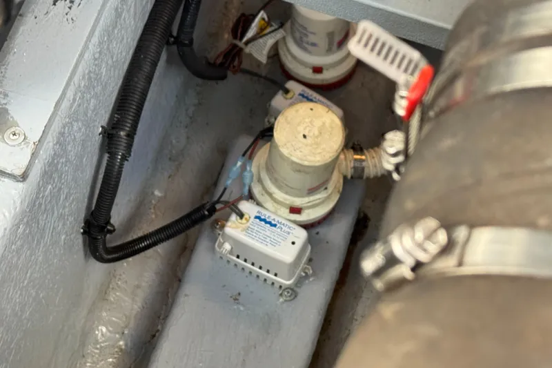 Slide: The Image of Bilge pump system in 2001 Sea Ray 340 Sundancer boat engine compartment. - 40