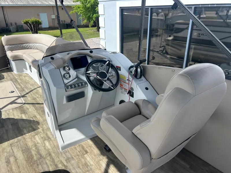 Slide: The Image of Crest 250 Caribbean Platinum 2021 - 11