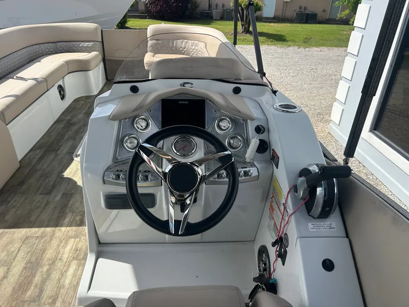 Slide: The Image of Crest 250 Caribbean Platinum 2021 - 12