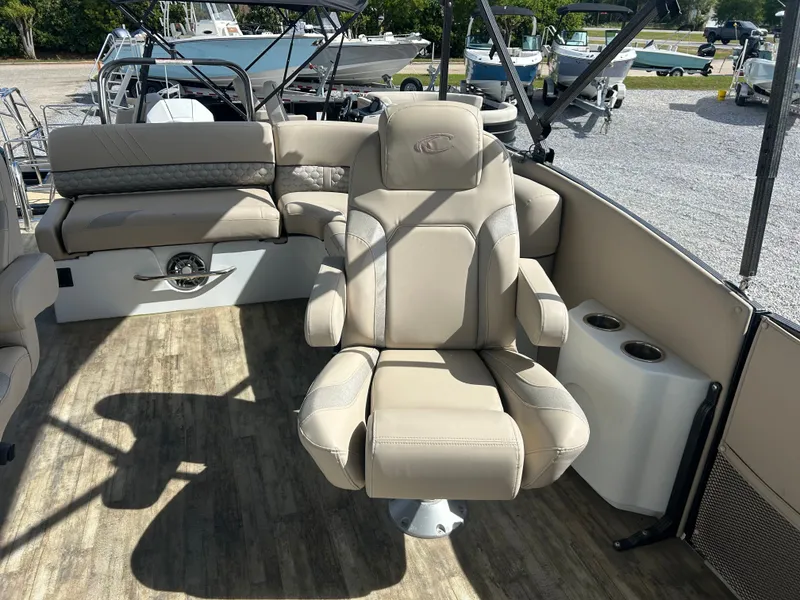 Slide: The Image of Crest 250 Caribbean Platinum 2021 - 13