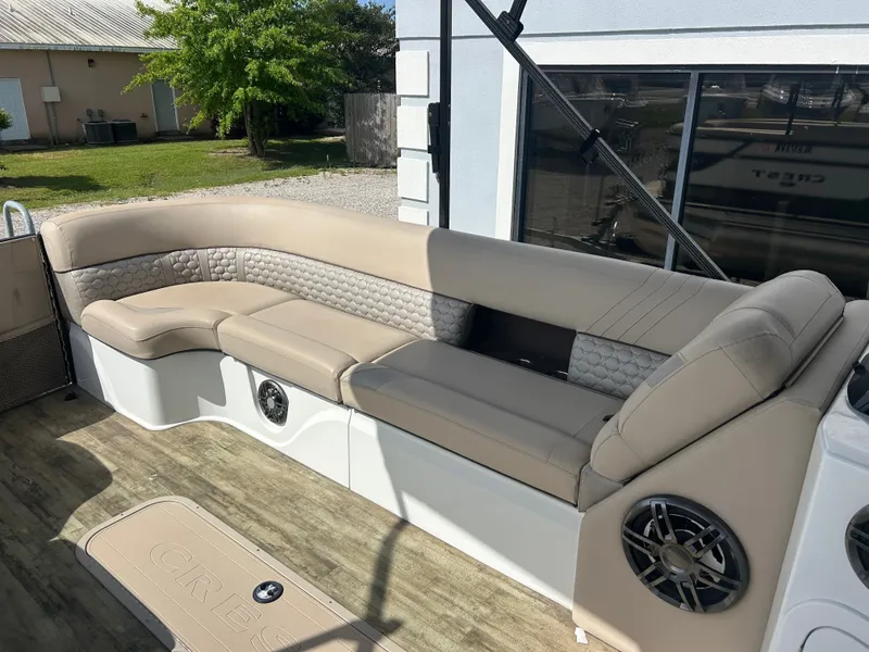 Slide: The Image of Crest 250 Caribbean Platinum 2021 - 14