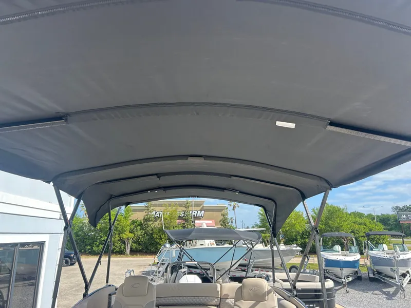 Slide: The Image of Crest 250 Caribbean Platinum 2021 - 17