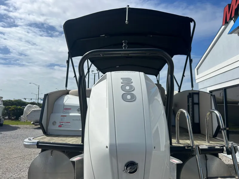 Slide: The Image of Crest 250 Caribbean Platinum 2021 - 7