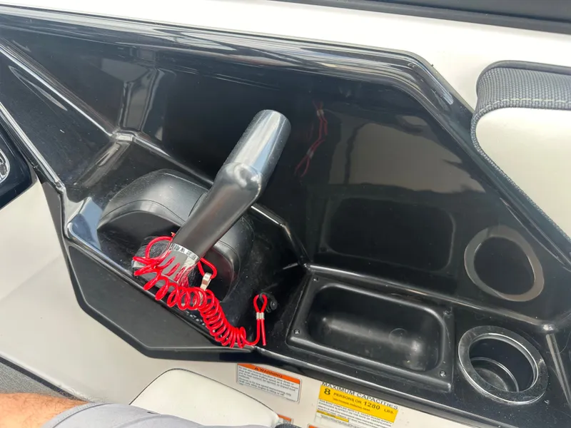 Slide: The Image of Yamaha AR195 2022 boat controls with red safety lanyard. - 12