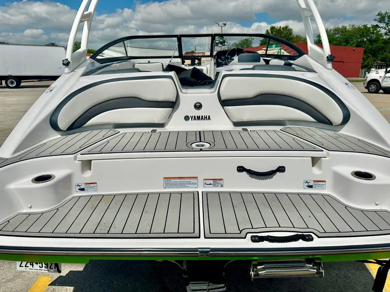 Slide: The Image of Rear view of a 2022 Yamaha AR195 boat with gray deck. - 24