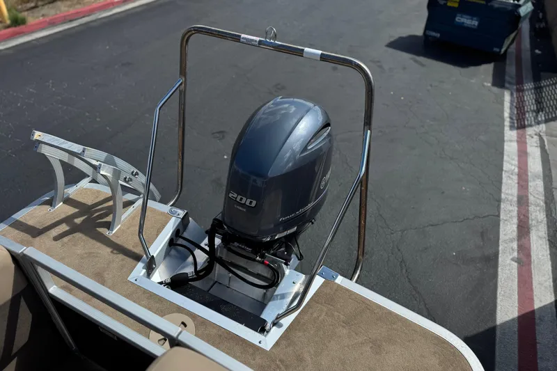 Slide: The Image of 2022 Bennington SX23 Salt Water Series boat with Yamaha 200 outboard motor. - 20