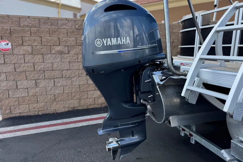 Slide: The Image of Yamaha outboard motor on 2022 Bennington SX23 Salt Water Series boat. - 7
