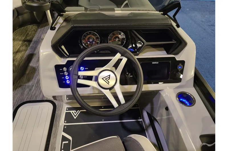 Slide: The Image of Interior view of Viaggio Lago Z22U Tritoon helm, model year 2026. - 15