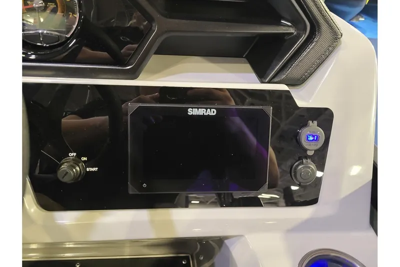 Slide: The Image of Dashboard of Viaggio Lago Z22U Tritoon with Simrad display. - 18