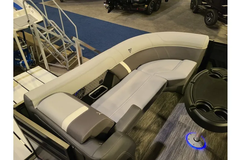 Slide: The Image of Viaggio Lago Z22U Tritoon 2026 with luxurious seating area. - 21