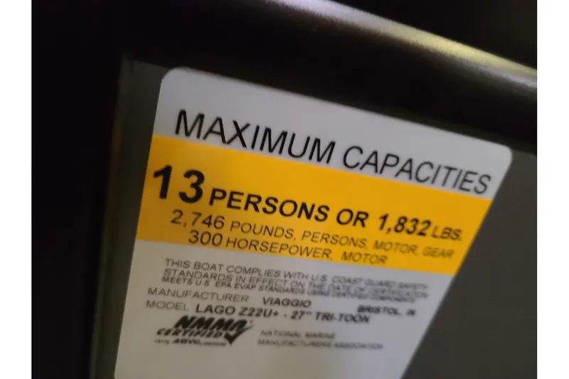 Slide: The Image of Viaggio Lago Z22U Tritoon capacity label, 13 persons, 2026 model. - 23