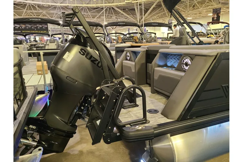 Slide: The Image of Viaggio Diamante 24Q Tritoon 2026 with Suzuki engine, luxurious interior. - 4