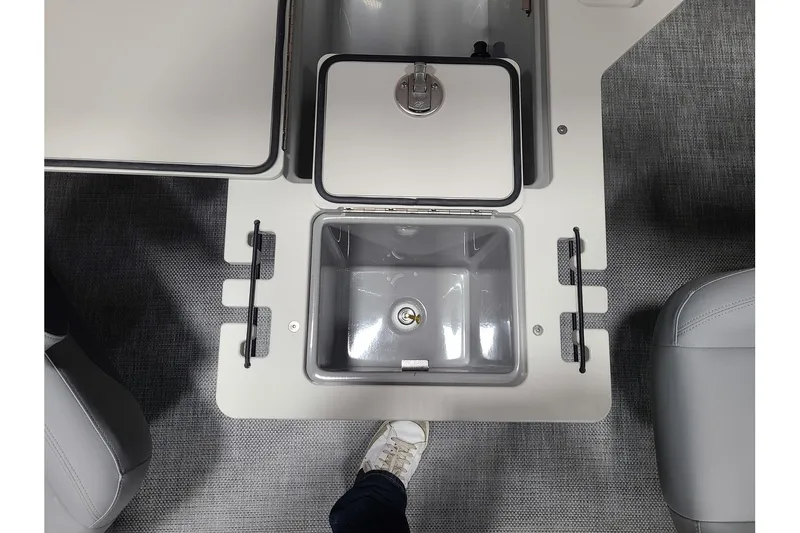 Slide: The Image of Flagship Discover D22RF 2026 - 11