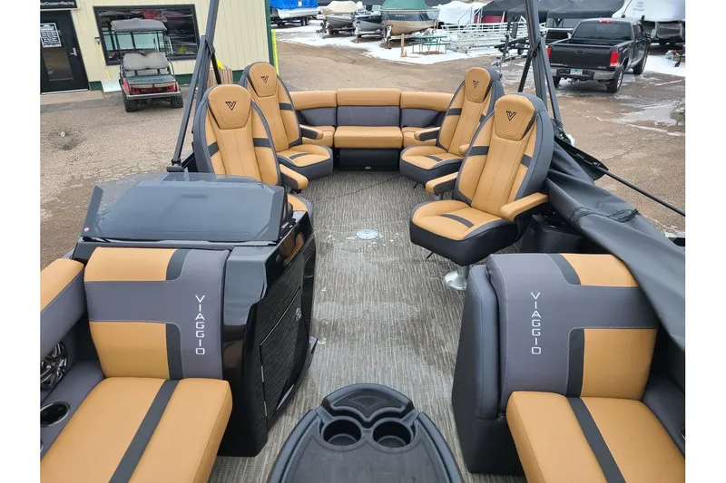Slide: The Image of Interior of 2026 Viaggio Lago X22Q with luxurious seating. - 5