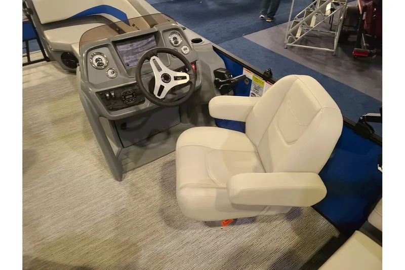 Slide: The Image of Starcraft GX 20 R DH boat helm, 2026 model. - 12