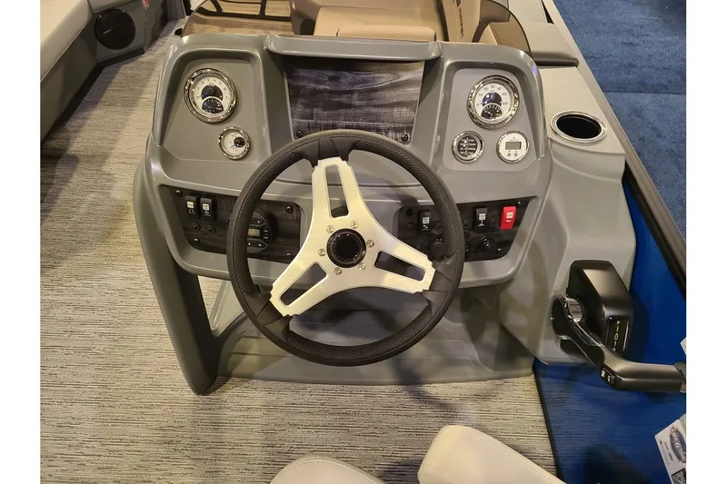 Slide: The Image of Dashboard of Starcraft GX 20 R DH boat, model year 2026. - 13